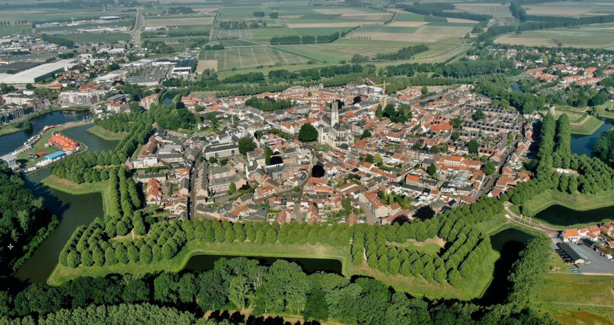 Markt van Hulst op 3 minuten wandelen